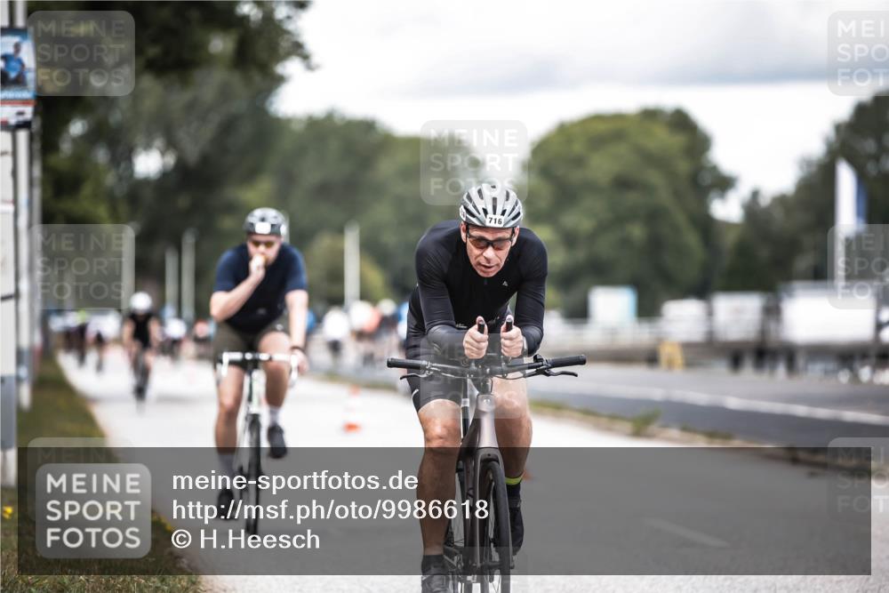 16.08.2026 - KN Förde Triathlon 2026 H.Heesch http://msf.ph/oto/9986618 16.08.2026 13:11:24 Radfahren 557, 572, 576, 604, 608, 703, 716 meine-sportfotos.de