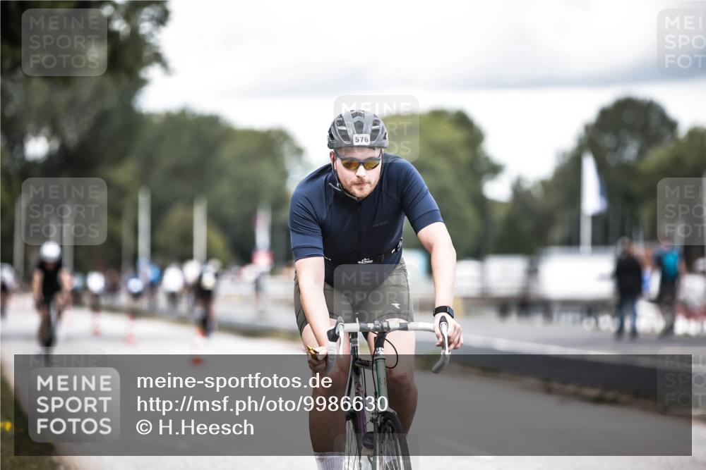 16.08.2026 - KN Förde Triathlon 2026 H.Heesch http://msf.ph/oto/9986630 16.08.2026 13:11:25 Radfahren 557, 572, 576, 604, 608, 703, 716 meine-sportfotos.de