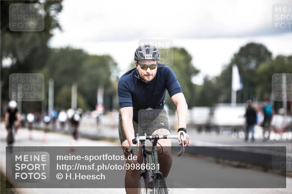 16.08.2026 - KN Förde Triathlon 2026 H.Heesch http://msf.ph/oto/9986631 16.08.2026 13:11:25 Radfahren 557, 572, 576, 604, 608, 703, 716 meine-sportfotos.de