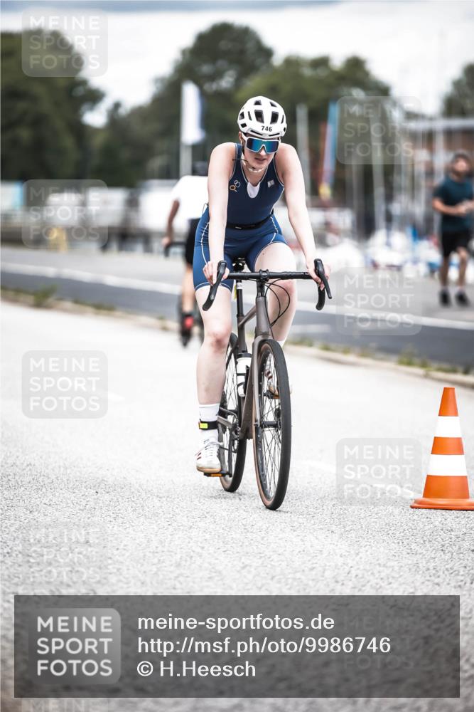 16.08.2026 - KN Förde Triathlon 2026 H.Heesch http://msf.ph/oto/9986746 16.08.2026 13:12:07 Radfahren 512, 555, 578, 589, 705, 726, 729, 739, 746 meine-sportfotos.de