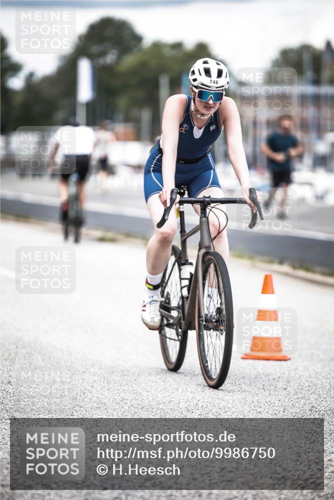 16.08.2026 - KN Förde Triathlon 2026 H.Heesch http://msf.ph/oto/9986750 16.08.2026 13:12:07 Radfahren 512, 555, 578, 589, 705, 726, 729, 739, 746 meine-sportfotos.de