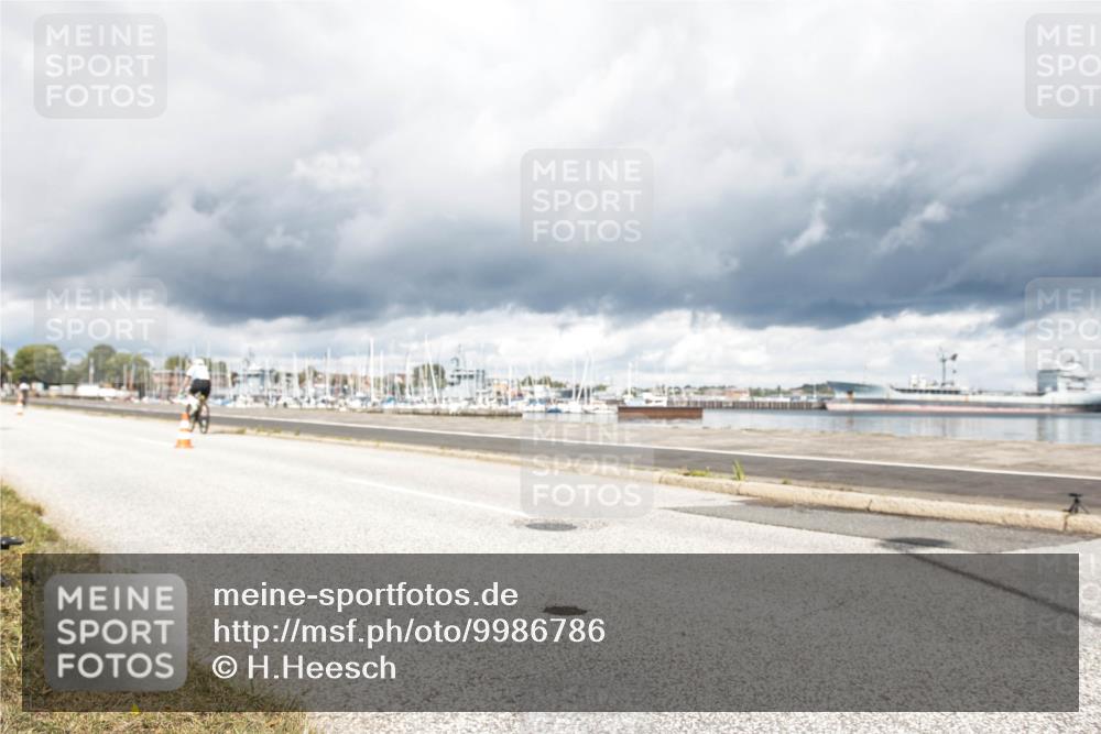16.08.2026 - KN Förde Triathlon 2026 H.Heesch http://msf.ph/oto/9986786 16.08.2026 12:55:35 Radfahren 526, 535 meine-sportfotos.de