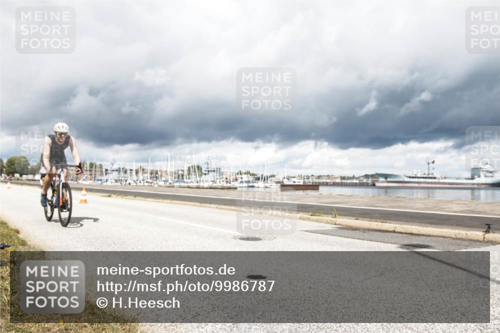 16.08.2026 - KN Förde Triathlon 2026 H.Heesch http://msf.ph/oto/9986787 16.08.2026 12:55:37 Radfahren 526, 535 meine-sportfotos.de