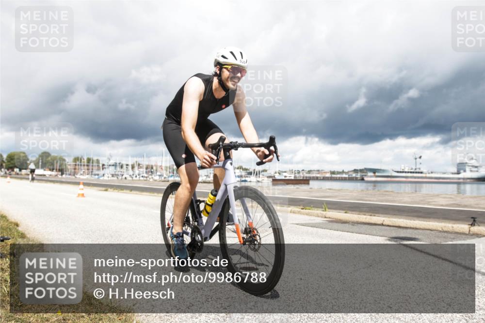 16.08.2026 - KN Förde Triathlon 2026 H.Heesch http://msf.ph/oto/9986788 16.08.2026 12:55:37 Radfahren 526, 535 meine-sportfotos.de