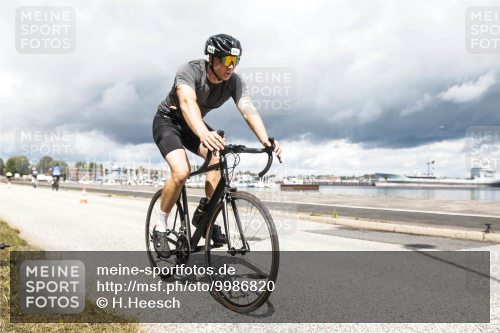 16.08.2026 - KN Förde Triathlon 2026 H.Heesch http://msf.ph/oto/9986820 16.08.2026 12:56:39 Radfahren 518, 521, 545, 718, 723, 725 meine-sportfotos.de