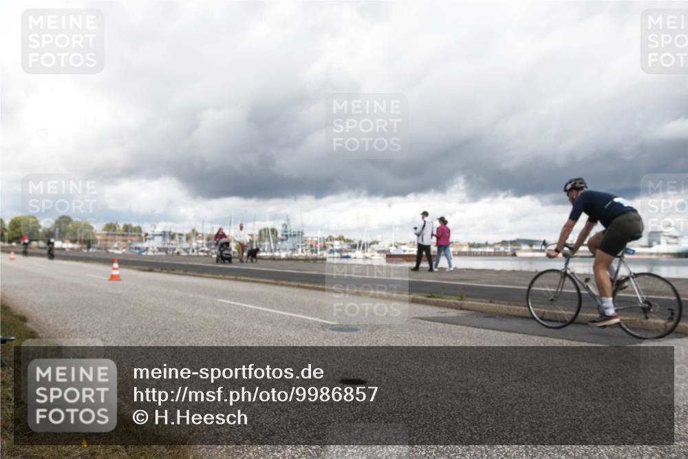 16.08.2026 - KN Förde Triathlon 2026 H.Heesch http://msf.ph/oto/9986857 16.08.2026 12:57:42 Radfahren 586, 711 meine-sportfotos.de