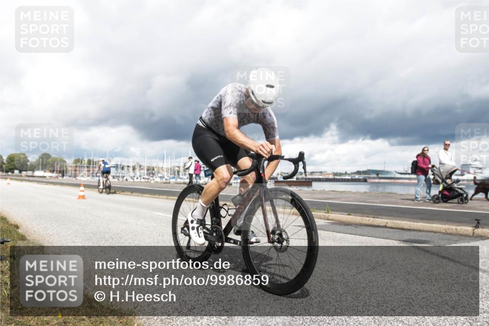 16.08.2026 - KN Förde Triathlon 2026 H.Heesch http://msf.ph/oto/9986859 16.08.2026 12:57:56 Radfahren 510, 525, 542, 589, 602, 729 meine-sportfotos.de