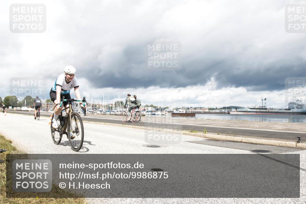 16.08.2026 - KN Förde Triathlon 2026 H.Heesch http://msf.ph/oto/9986875 16.08.2026 12:58:11 Radfahren 509, 720, 724 meine-sportfotos.de