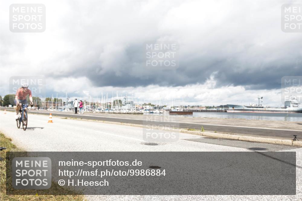 16.08.2026 - KN Förde Triathlon 2026 H.Heesch http://msf.ph/oto/9986884 16.08.2026 12:58:19 Radfahren 524, 551, 590, 594, 597, 607, 709, 743 meine-sportfotos.de