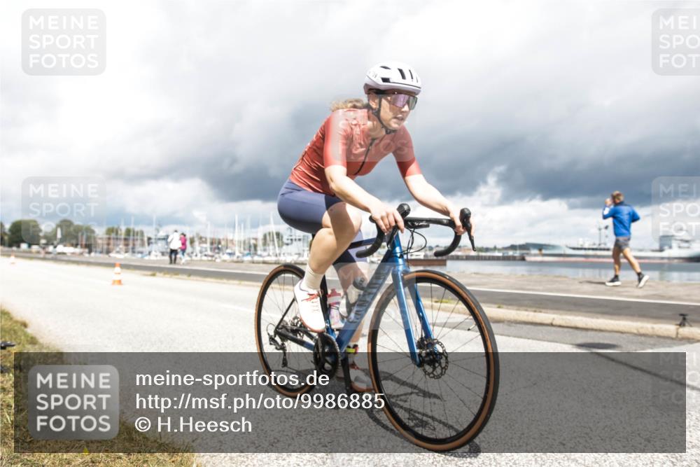 16.08.2026 - KN Förde Triathlon 2026 H.Heesch http://msf.ph/oto/9986885 16.08.2026 12:58:20 Radfahren 524, 551, 590, 594, 597, 607, 709, 743 meine-sportfotos.de