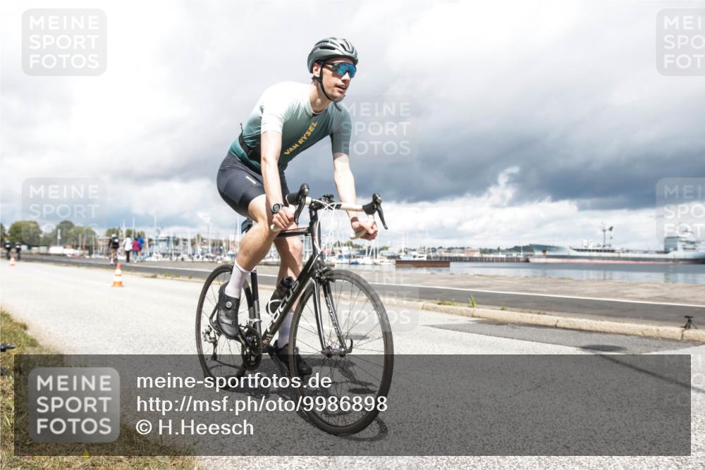 16.08.2026 - KN Förde Triathlon 2026 H.Heesch http://msf.ph/oto/9986898 16.08.2026 12:58:31 Radfahren 540, 547, 572, 596, 600, 704, 716 meine-sportfotos.de