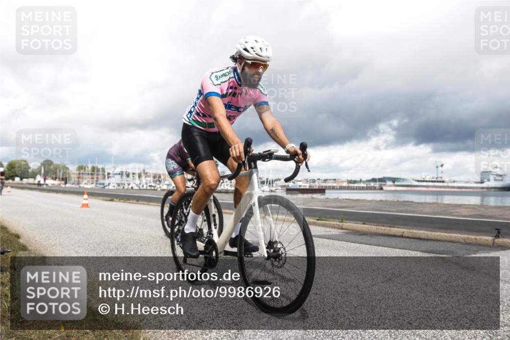 16.08.2026 - KN Förde Triathlon 2026 H.Heesch http://msf.ph/oto/9986926 16.08.2026 12:59:12 Radfahren 501, 530, 718, 731, 745 meine-sportfotos.de