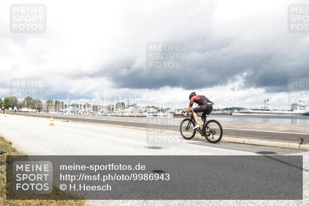 16.08.2026 - KN Förde Triathlon 2026 H.Heesch http://msf.ph/oto/9986943 16.08.2026 12:59:28 Radfahren 519, 541, 710 meine-sportfotos.de