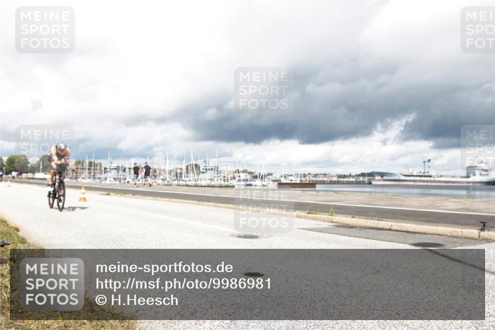 16.08.2026 - KN Förde Triathlon 2026 H.Heesch http://msf.ph/oto/9986981 16.08.2026 12:59:52 Radfahren 506, 510, 553, 581, 599, 603, 605 meine-sportfotos.de