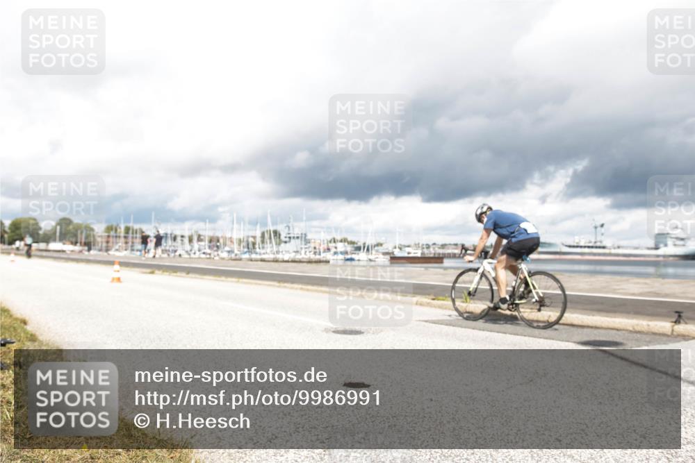 16.08.2026 - KN Förde Triathlon 2026 H.Heesch http://msf.ph/oto/9986991 16.08.2026 12:59:58 Radfahren 553, 558, 605, 738 meine-sportfotos.de