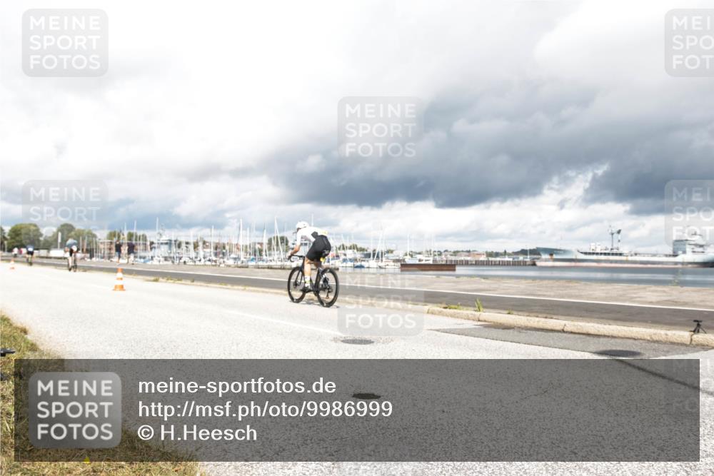 16.08.2026 - KN Förde Triathlon 2026 H.Heesch http://msf.ph/oto/9986999 16.08.2026 13:00:03 Radfahren 525, 558 meine-sportfotos.de