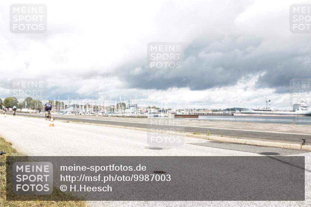 16.08.2026 - KN Förde Triathlon 2026 H.Heesch http://msf.ph/oto/9987003 16.08.2026 13:00:06 Radfahren 525, 559 meine-sportfotos.de