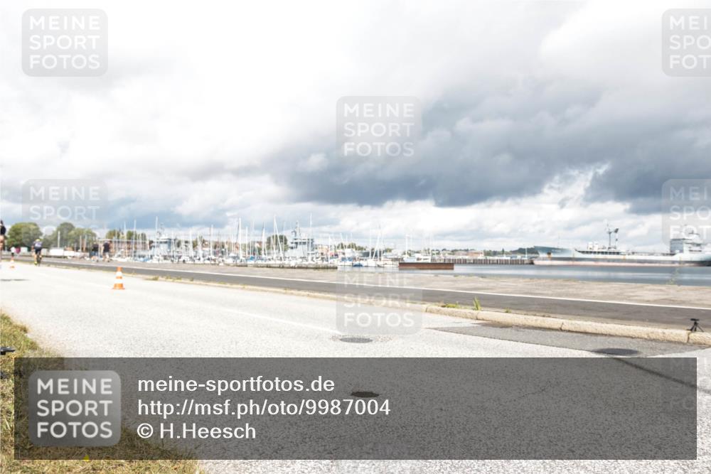 16.08.2026 - KN Förde Triathlon 2026 H.Heesch http://msf.ph/oto/9987004 16.08.2026 13:00:07 Radfahren 525, 559 meine-sportfotos.de