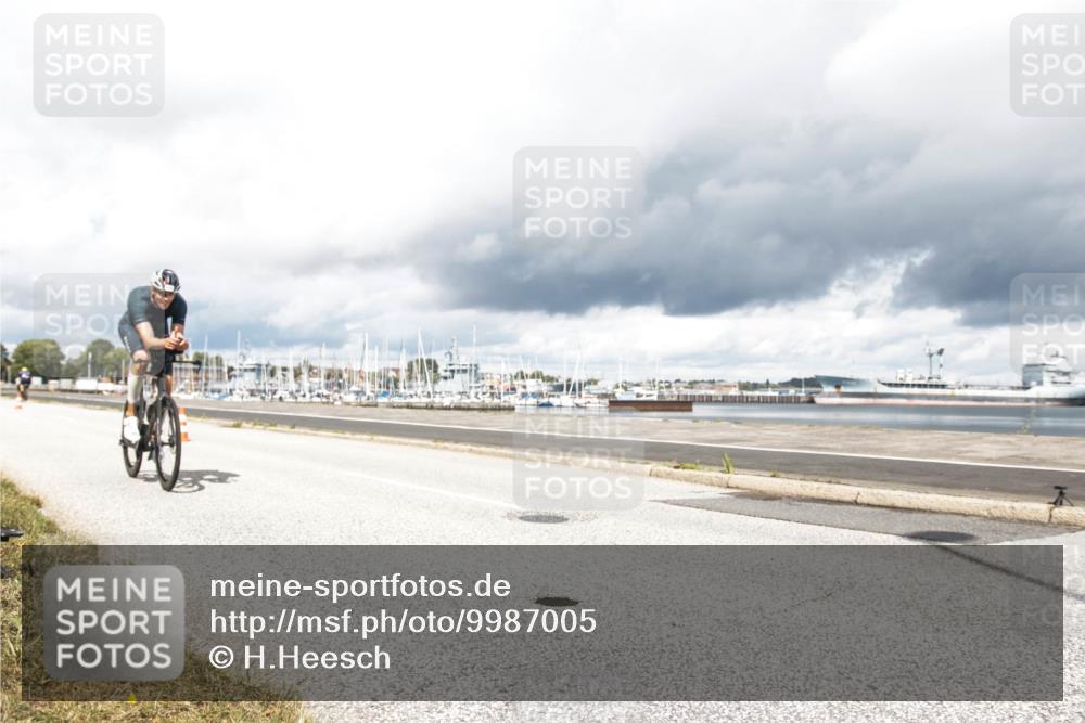 16.08.2026 - KN Förde Triathlon 2026 H.Heesch http://msf.ph/oto/9987005 16.08.2026 13:00:08 Radfahren 525, 559 meine-sportfotos.de