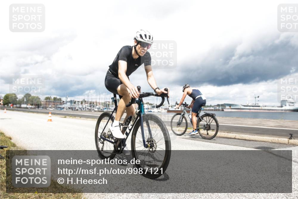 16.08.2026 - KN Förde Triathlon 2026 H.Heesch http://msf.ph/oto/9987121 16.08.2026 13:02:45 Radfahren 557, 701, 707 meine-sportfotos.de
