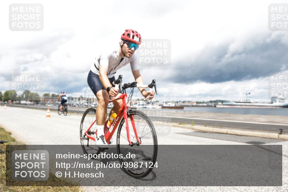 16.08.2026 - KN Förde Triathlon 2026 H.Heesch http://msf.ph/oto/9987124 16.08.2026 13:02:46 Radfahren 557, 701 meine-sportfotos.de