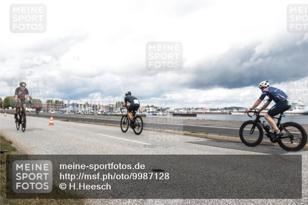 16.08.2026 - KN Förde Triathlon 2026 H.Heesch http://msf.ph/oto/9987128 16.08.2026 13:03:01 Radfahren 512, 577, 702, 736 meine-sportfotos.de