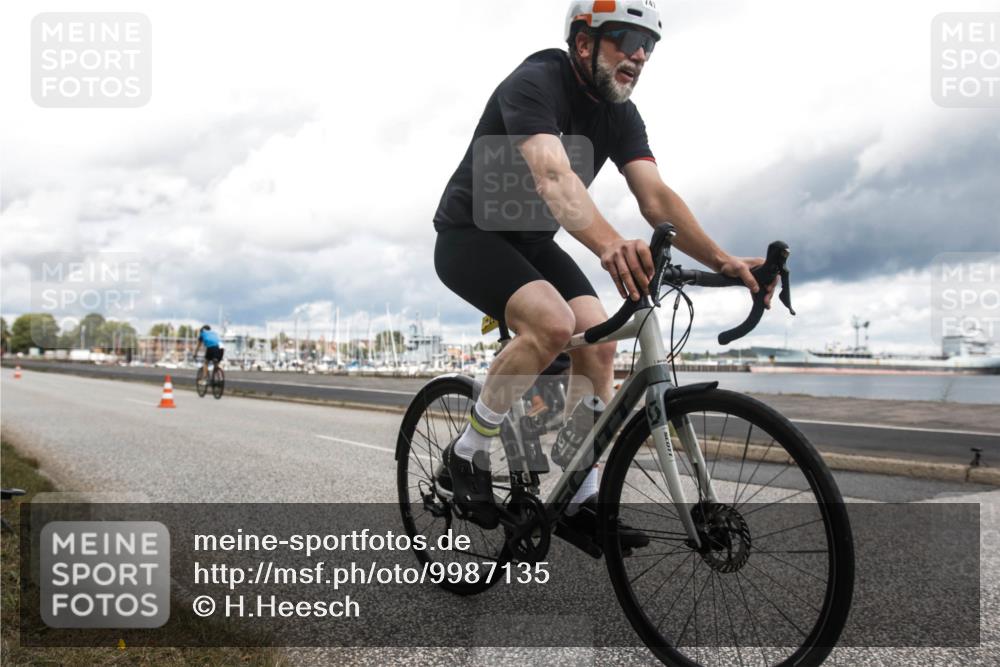 16.08.2026 - KN Förde Triathlon 2026 H.Heesch http://msf.ph/oto/9987135 16.08.2026 13:03:14 Radfahren 556, 706, 747 meine-sportfotos.de
