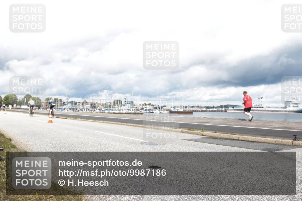 16.08.2026 - KN Förde Triathlon 2026 H.Heesch http://msf.ph/oto/9987186 16.08.2026 13:04:19 Radfahren 575, 606 meine-sportfotos.de