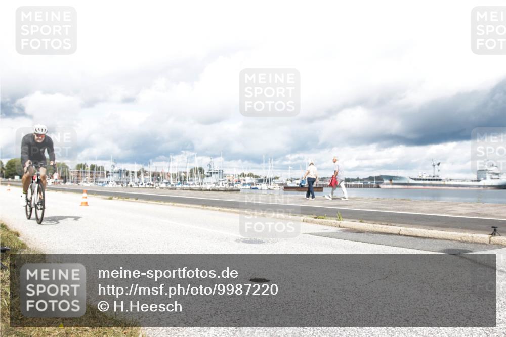 16.08.2026 - KN Förde Triathlon 2026 H.Heesch http://msf.ph/oto/9987220 16.08.2026 13:04:46 Radfahren 555, 705, 717 meine-sportfotos.de