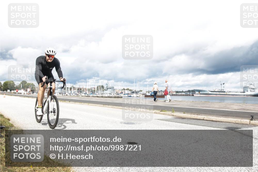 16.08.2026 - KN Förde Triathlon 2026 H.Heesch http://msf.ph/oto/9987221 16.08.2026 13:04:47 Radfahren 555, 705, 717 meine-sportfotos.de