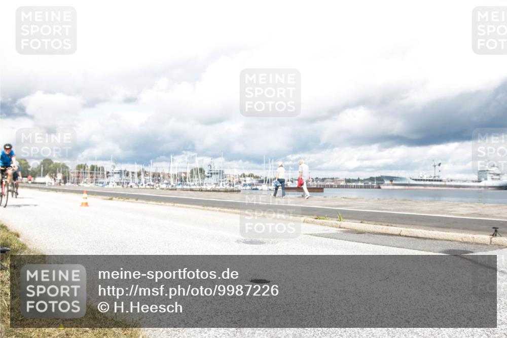 16.08.2026 - KN Förde Triathlon 2026 H.Heesch http://msf.ph/oto/9987226 16.08.2026 13:04:48 Radfahren 555, 705, 717 meine-sportfotos.de