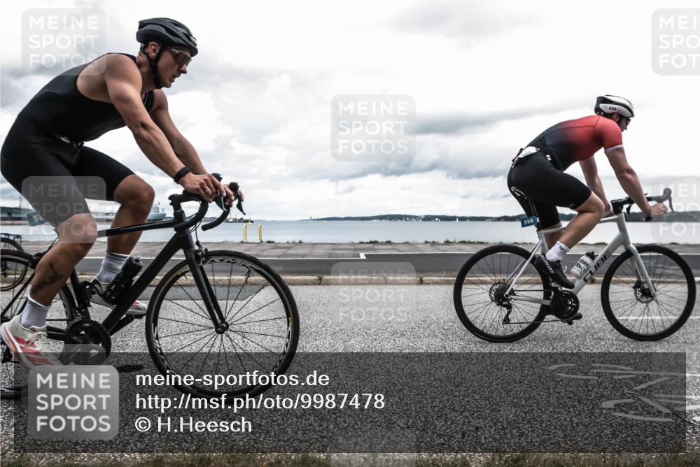 16.08.2026 - KN Förde Triathlon 2026 H.Heesch http://msf.ph/oto/9987478 16.08.2026 13:13:04 Radfahren 556, 588, 734 meine-sportfotos.de