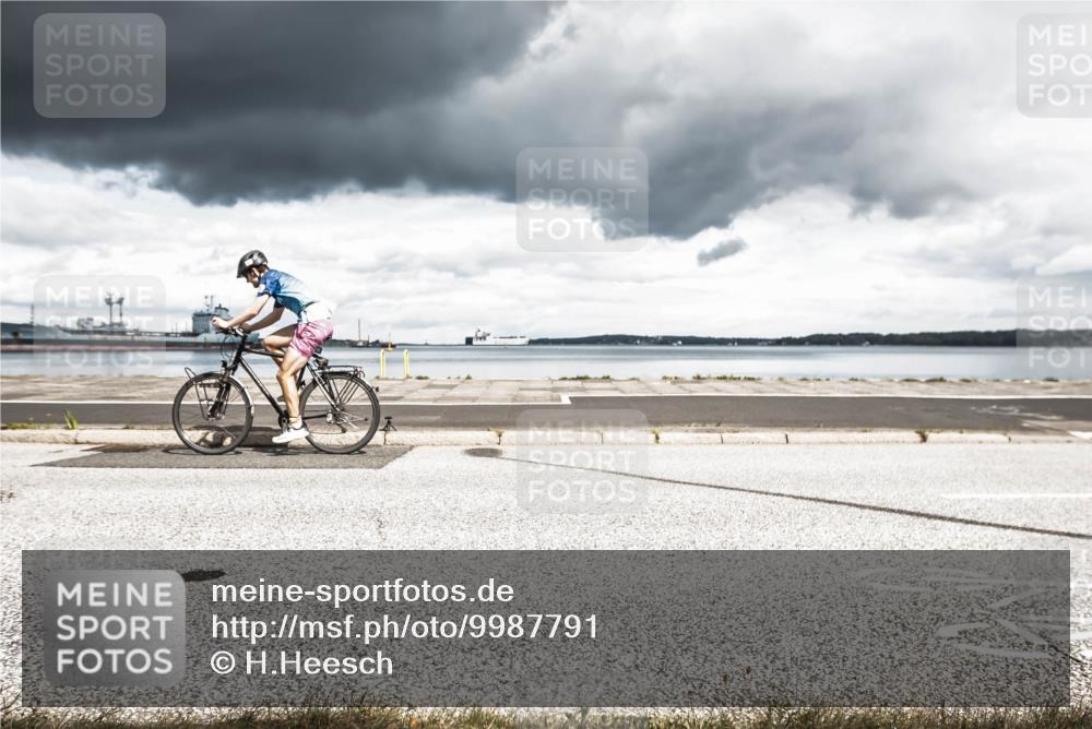 16.08.2026 - KN Förde Triathlon 2026 H.Heesch http://msf.ph/oto/9987791 16.08.2026 13:26:32 Radfahren 725, 742 meine-sportfotos.de