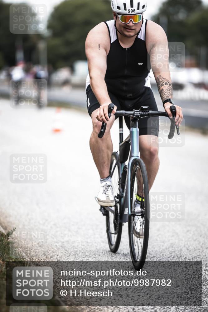16.08.2026 - KN Förde Triathlon 2026 H.Heesch http://msf.ph/oto/9987982 16.08.2026 13:12:22 Radfahren 596, 701 meine-sportfotos.de