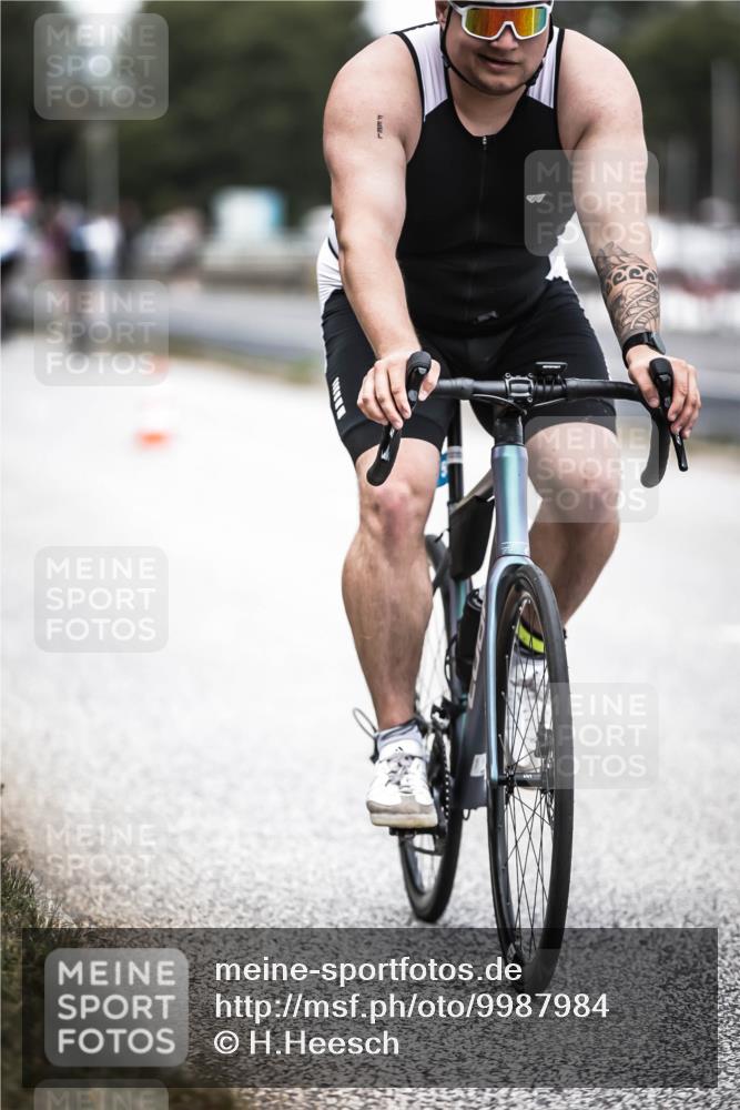 16.08.2026 - KN Förde Triathlon 2026 H.Heesch http://msf.ph/oto/9987984 16.08.2026 13:12:23 Radfahren 502, 596, 701 meine-sportfotos.de