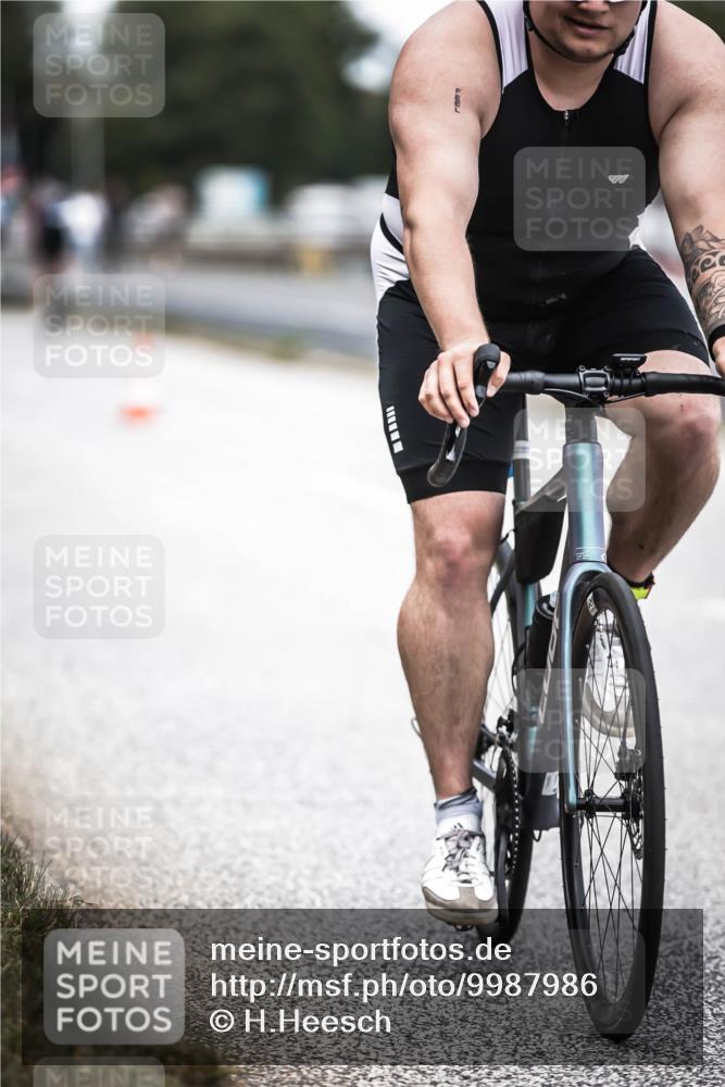 16.08.2026 - KN Förde Triathlon 2026 H.Heesch http://msf.ph/oto/9987986 16.08.2026 13:12:23 Radfahren 502, 596, 701 meine-sportfotos.de