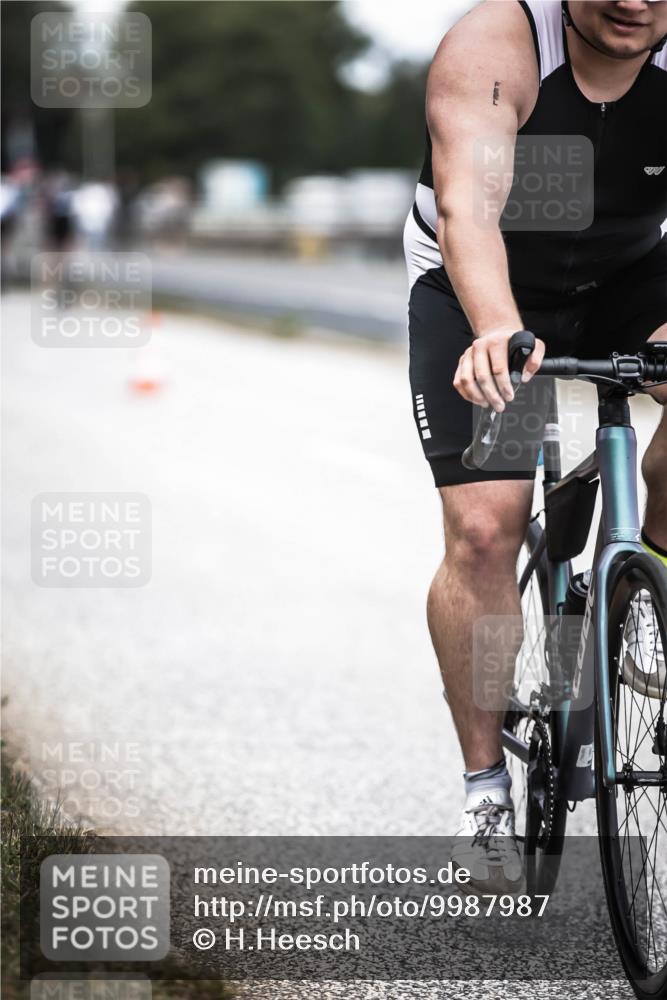 16.08.2026 - KN Förde Triathlon 2026 H.Heesch http://msf.ph/oto/9987987 16.08.2026 13:12:23 Radfahren 502, 596, 701 meine-sportfotos.de