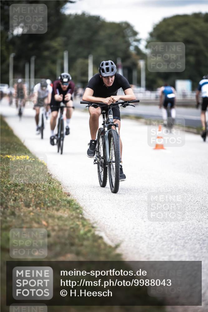 16.08.2026 - KN Förde Triathlon 2026 H.Heesch http://msf.ph/oto/9988043 16.08.2026 13:12:57 Radfahren 549, 601, 606, 733 meine-sportfotos.de