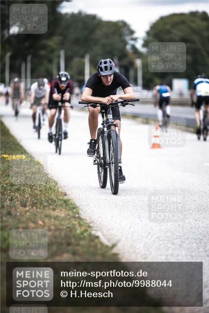 16.08.2026 - KN Förde Triathlon 2026 H.Heesch http://msf.ph/oto/9988044 16.08.2026 13:12:57 Radfahren 549, 601, 606, 733 meine-sportfotos.de
