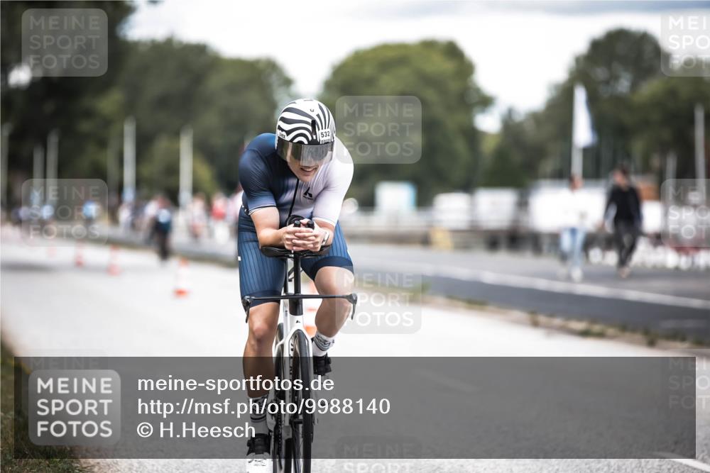 16.08.2026 - KN Förde Triathlon 2026 H.Heesch http://msf.ph/oto/9988140 16.08.2026 13:13:15 Radfahren 532, 539, 544, 706, 721, 730, 742, 747 meine-sportfotos.de