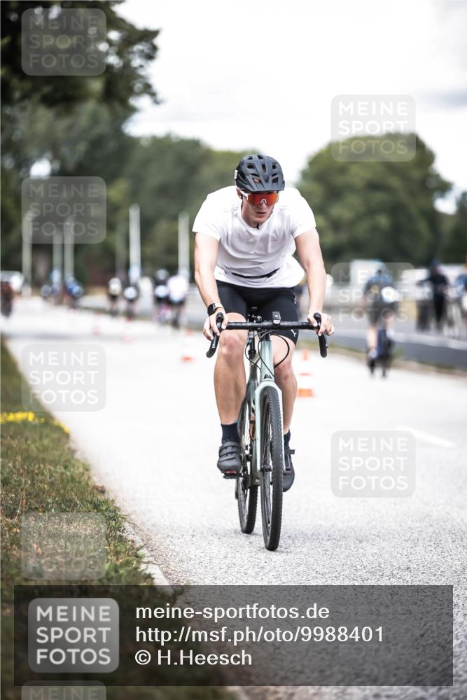 16.08.2026 - KN Förde Triathlon 2026 H.Heesch http://msf.ph/oto/9988401 16.08.2026 13:14:39 Radfahren 528, 533, 724, 726, 739 meine-sportfotos.de
