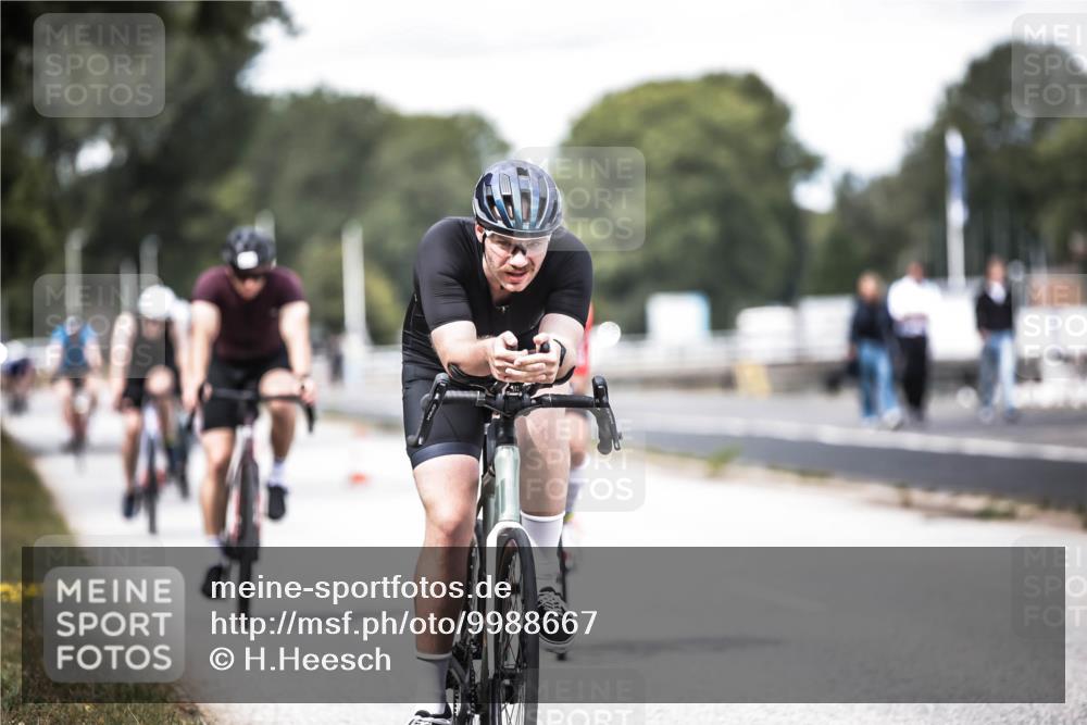 16.08.2026 - KN Förde Triathlon 2026 H.Heesch http://msf.ph/oto/9988667 16.08.2026 13:16:16 Radfahren 519, 535, 552, 567, 585, 727, 732, 738 meine-sportfotos.de