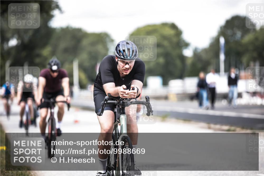 16.08.2026 - KN Förde Triathlon 2026 H.Heesch http://msf.ph/oto/9988669 16.08.2026 13:16:17 Radfahren 519, 535, 552, 567, 585, 727, 732 meine-sportfotos.de