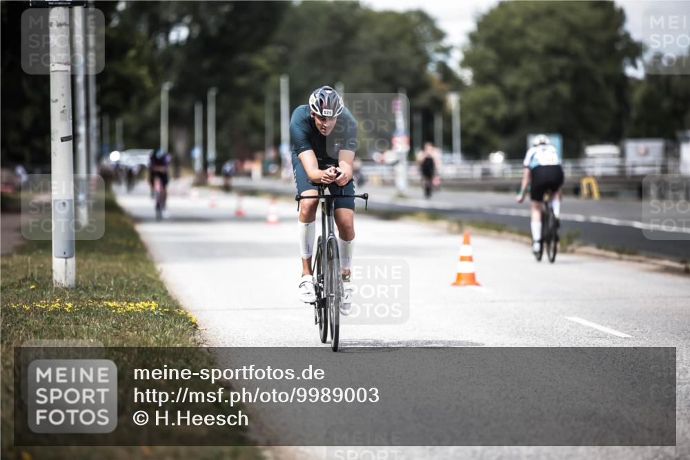16.08.2026 - KN Förde Triathlon 2026 H.Heesch http://msf.ph/oto/9989003 16.08.2026 13:18:20 Radfahren 557, 702 meine-sportfotos.de