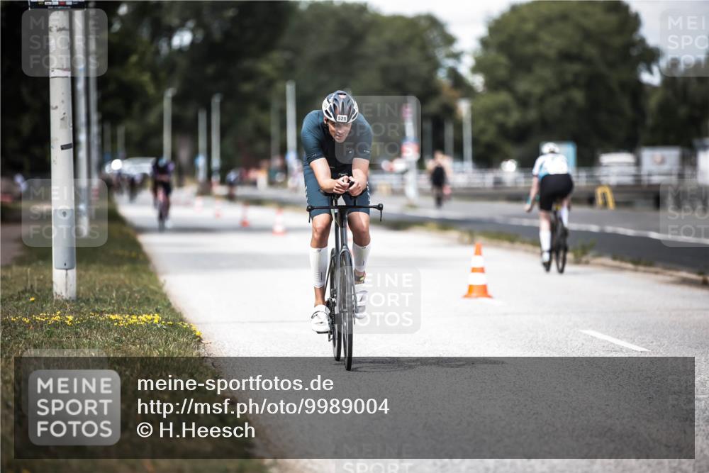 16.08.2026 - KN Förde Triathlon 2026 H.Heesch http://msf.ph/oto/9989004 16.08.2026 13:18:20 Radfahren 557, 702 meine-sportfotos.de