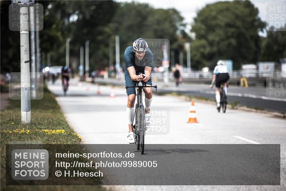 16.08.2026 - KN Förde Triathlon 2026 H.Heesch http://msf.ph/oto/9989005 16.08.2026 13:18:20 Radfahren 557, 702 meine-sportfotos.de