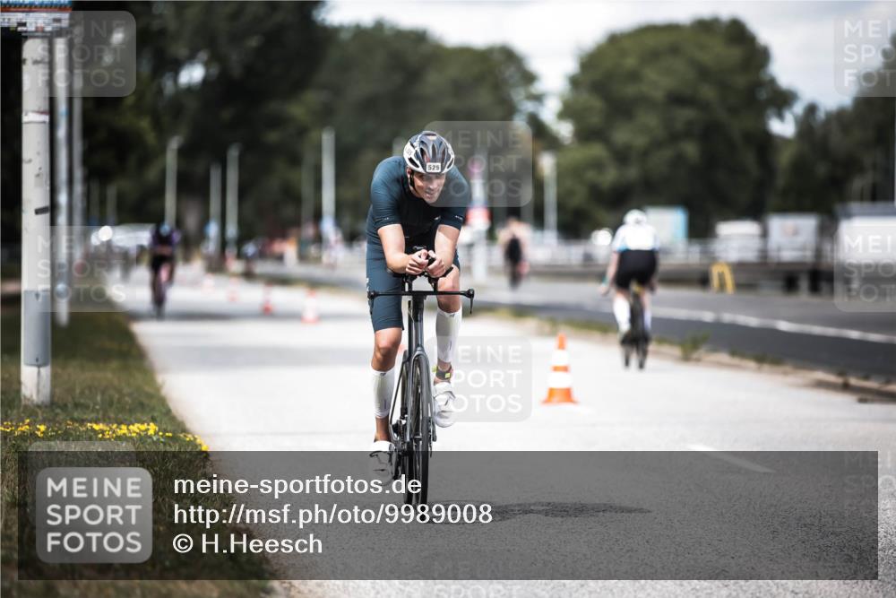 16.08.2026 - KN Förde Triathlon 2026 H.Heesch http://msf.ph/oto/9989008 16.08.2026 13:18:20 Radfahren 557, 702 meine-sportfotos.de