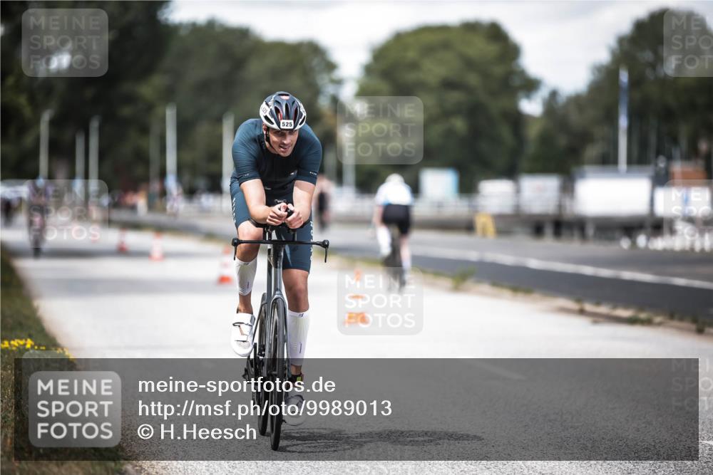 16.08.2026 - KN Förde Triathlon 2026 H.Heesch http://msf.ph/oto/9989013 16.08.2026 13:18:20 Radfahren 557, 702 meine-sportfotos.de