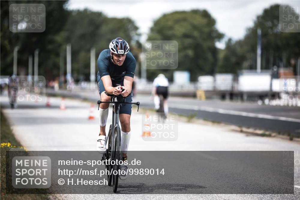 16.08.2026 - KN Förde Triathlon 2026 H.Heesch http://msf.ph/oto/9989014 16.08.2026 13:18:20 Radfahren 557, 702 meine-sportfotos.de