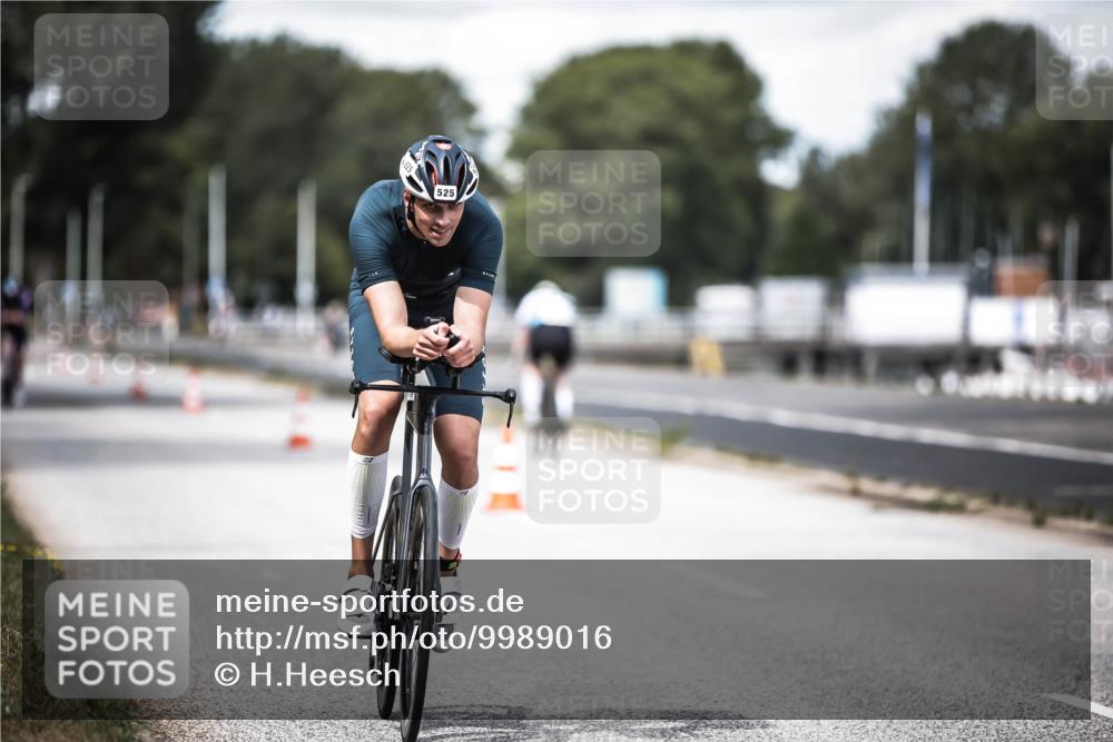 16.08.2026 - KN Förde Triathlon 2026 H.Heesch http://msf.ph/oto/9989016 16.08.2026 13:18:20 Radfahren 557, 702 meine-sportfotos.de